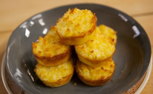 Bolinho de mandioca com coco